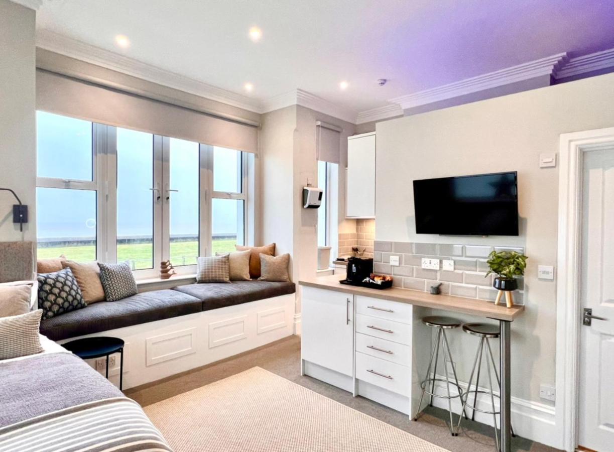 Beachfront Compact Coastal Crib, Direct Sea Views & Air Conditioning Littlestone-on-Sea 외부 사진