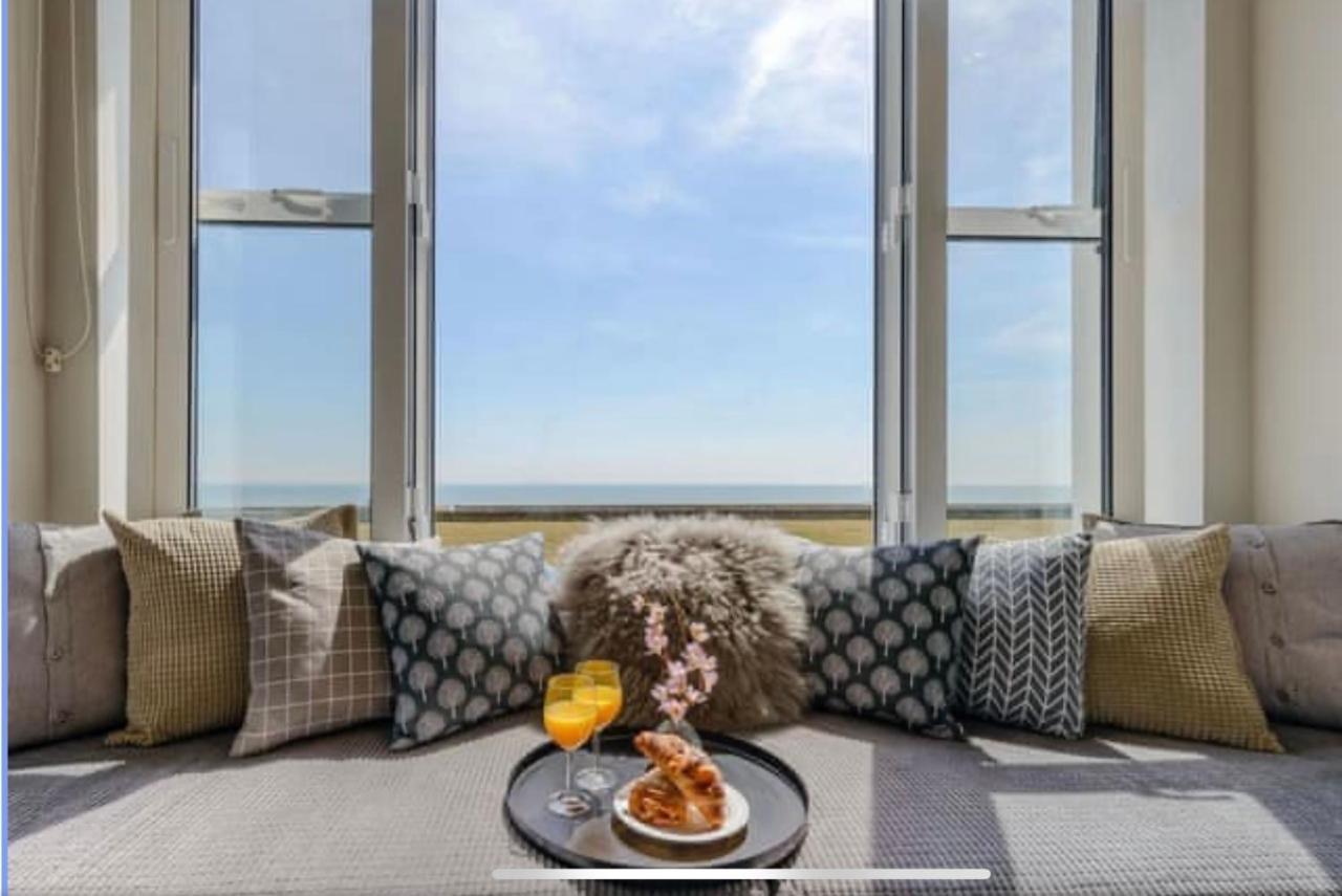 Beachfront Compact Coastal Crib, Direct Sea Views & Air Conditioning Littlestone-on-Sea 외부 사진