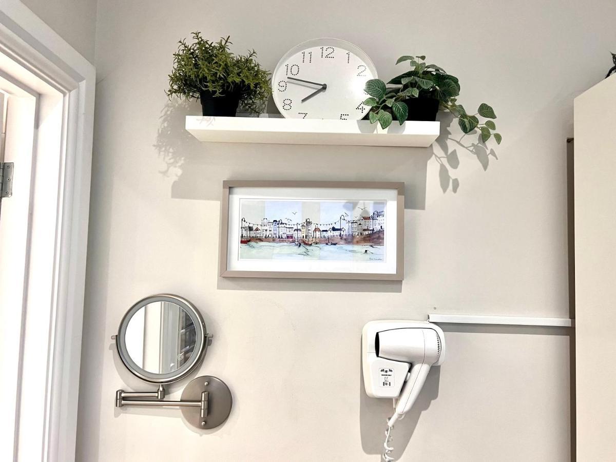Beachfront Compact Coastal Crib, Direct Sea Views & Air Conditioning Littlestone-on-Sea 외부 사진