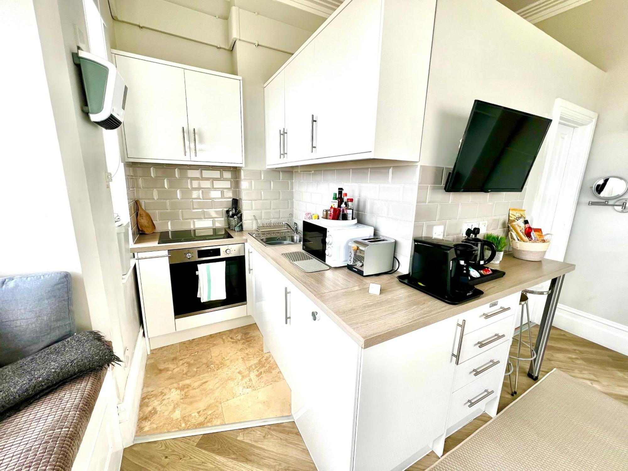 Beachfront Compact Coastal Crib, Direct Sea Views & Air Conditioning Littlestone-on-Sea 외부 사진