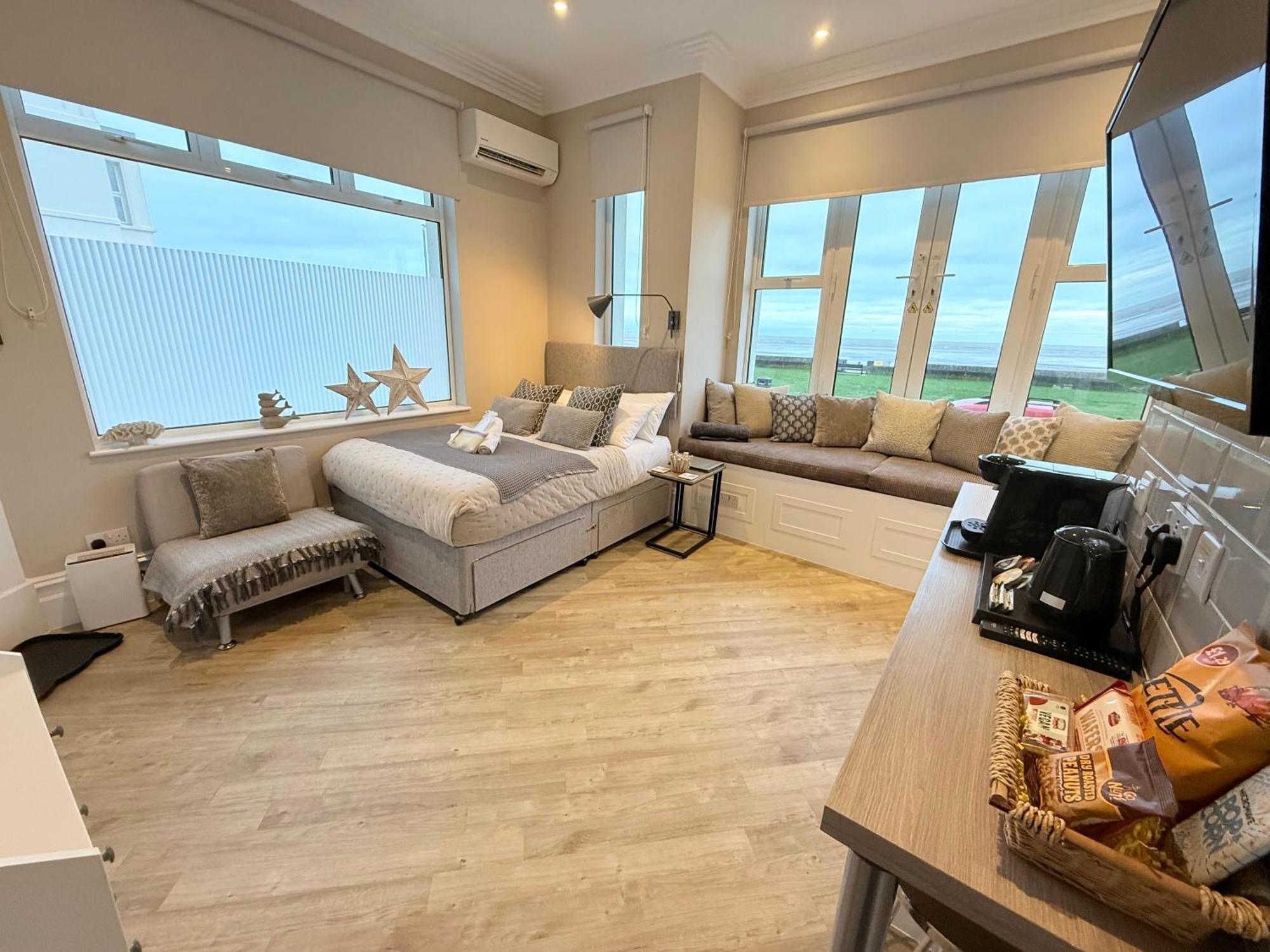 Beachfront Compact Coastal Crib, Direct Sea Views & Air Conditioning Littlestone-on-Sea 외부 사진